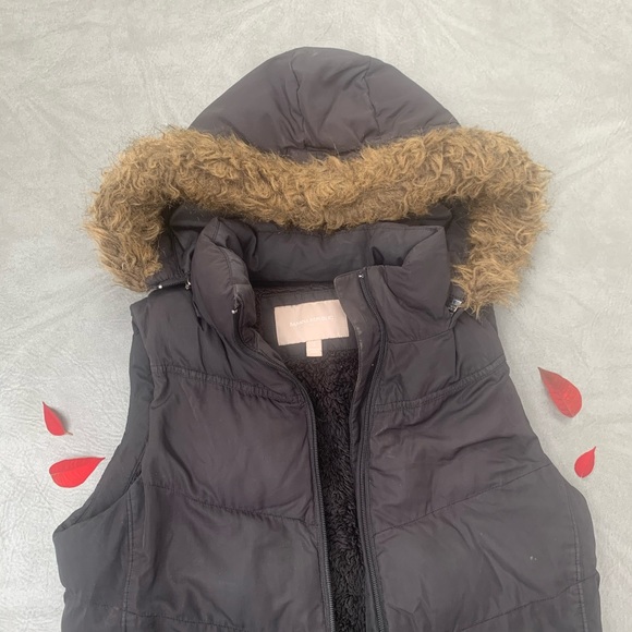 Banana Republic Black Fur-Line Puffer Vest - Picture 2 of 7